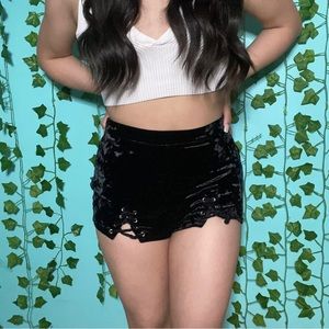 ❤️‍🔥3/30❤️‍🔥 Forever 21 Black Velvet Shorts
